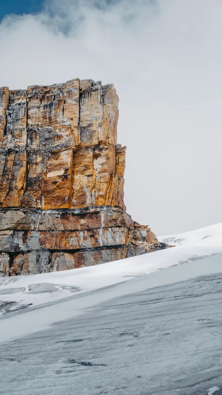 El Púlpito del Diablo, la torre de roca que se levanta sobre el glaciar del Parque Nacional Natural El Cocuy